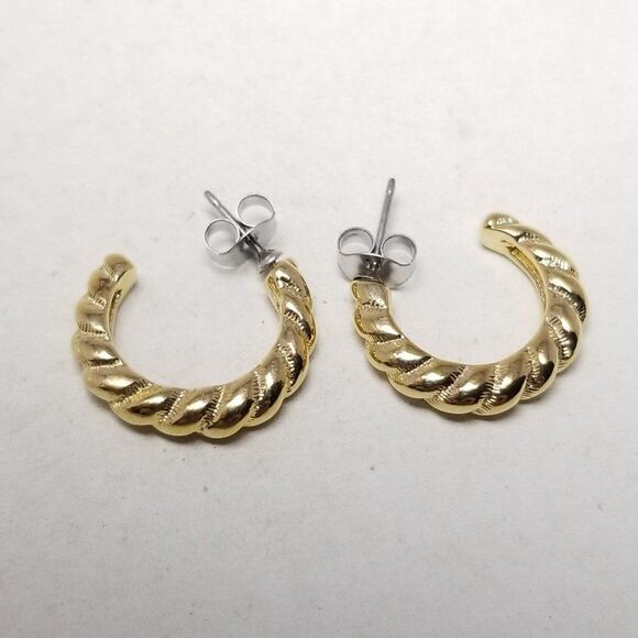 Vintage Little Gold Tone Hoop Earrings, Shrimp Ribbed Spiral Design, Estate - Picture 3 of 8